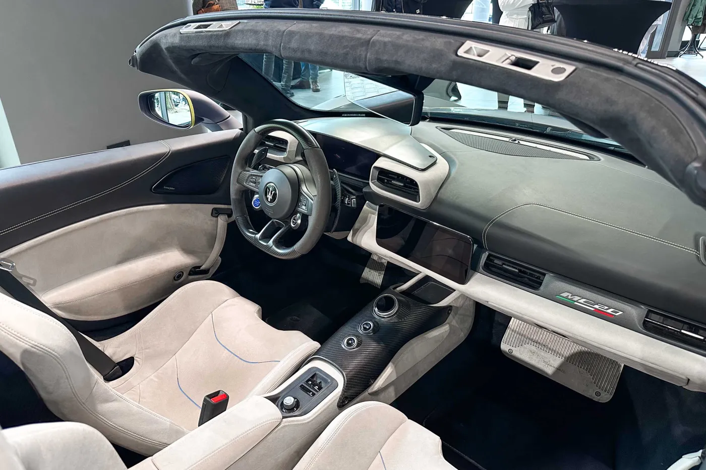 otwarcie-salonu-maserati-w-warszawie-38497532.jpg
