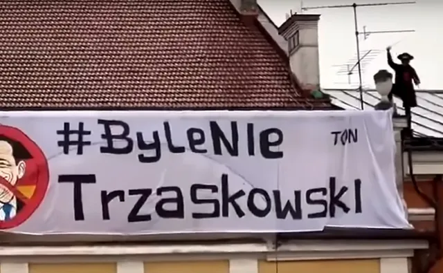 Trzaskowski Zorro - "Byle nie Trzaskowski". Zorro z Tarnowa kradnie show i staje się symbolem sprzeciwu. Incydent na wiecu Trzaskowskiego