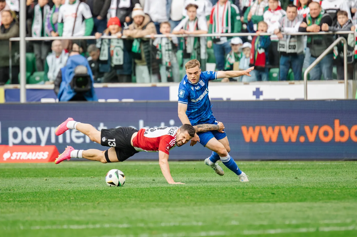 Iskrzy na linii Lech - Legia. Mistrz Polski odrzucił propozycję klubu ze stolicy