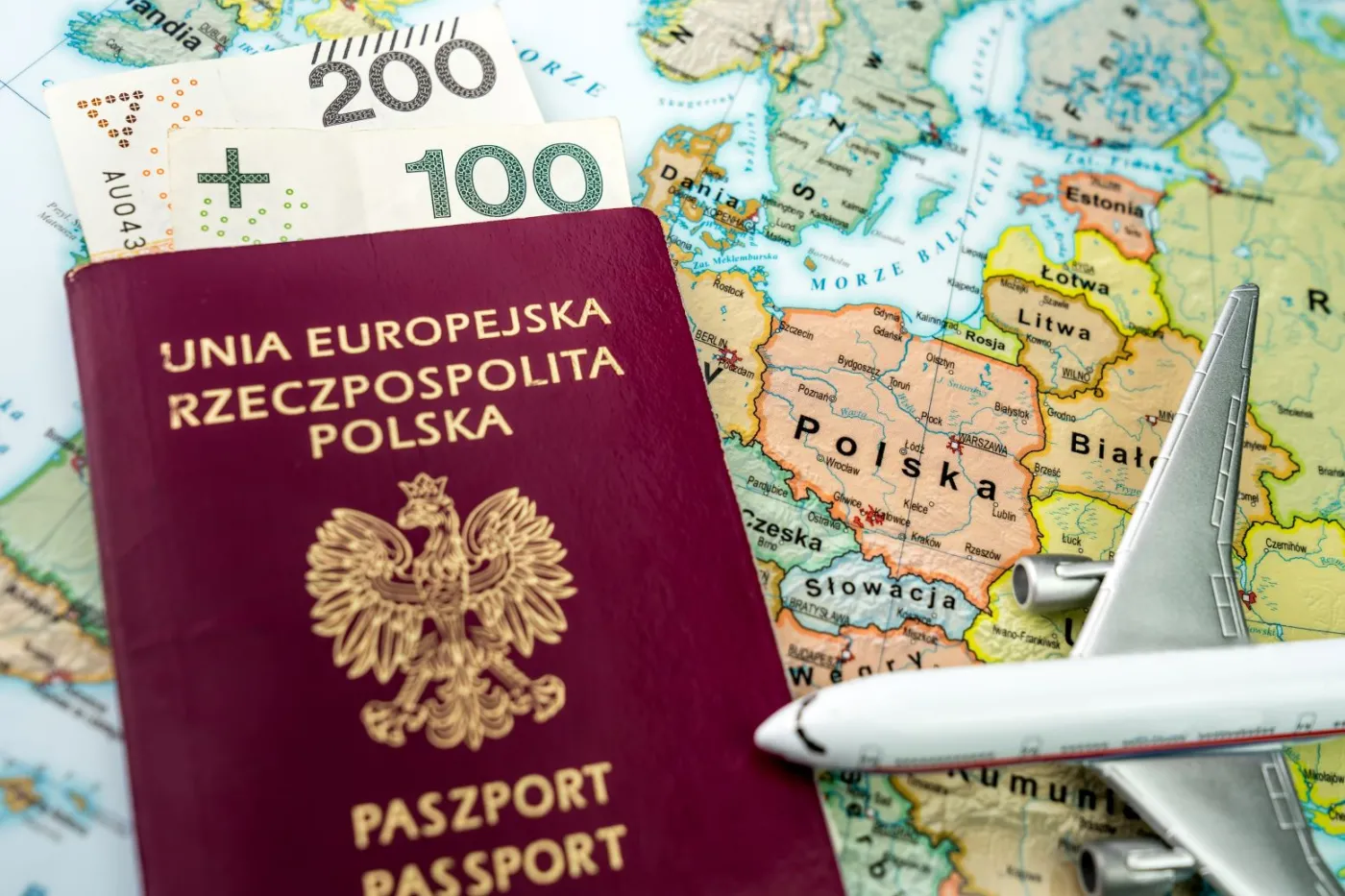 Oto najsilniejsze paszporty świata. Polska zaskoczyła w rankingu