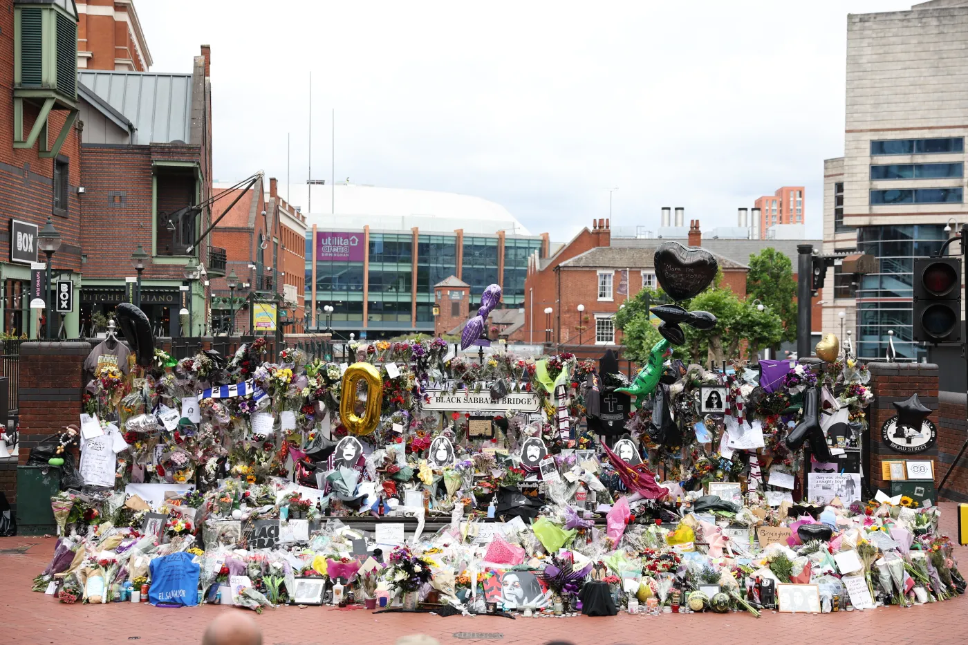 Tłumy żegnały Ozzy'ego Osbourne'a. "Ozzy, Ozzy, Ozzy! Kochamy cię Ozzy!"