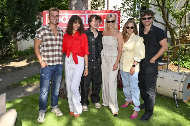 Nowy sezon "rodzinki.pl" już za chwilę. Gwiazdy wracają po 5 latach. Gdzie Karolak? [FOTO]