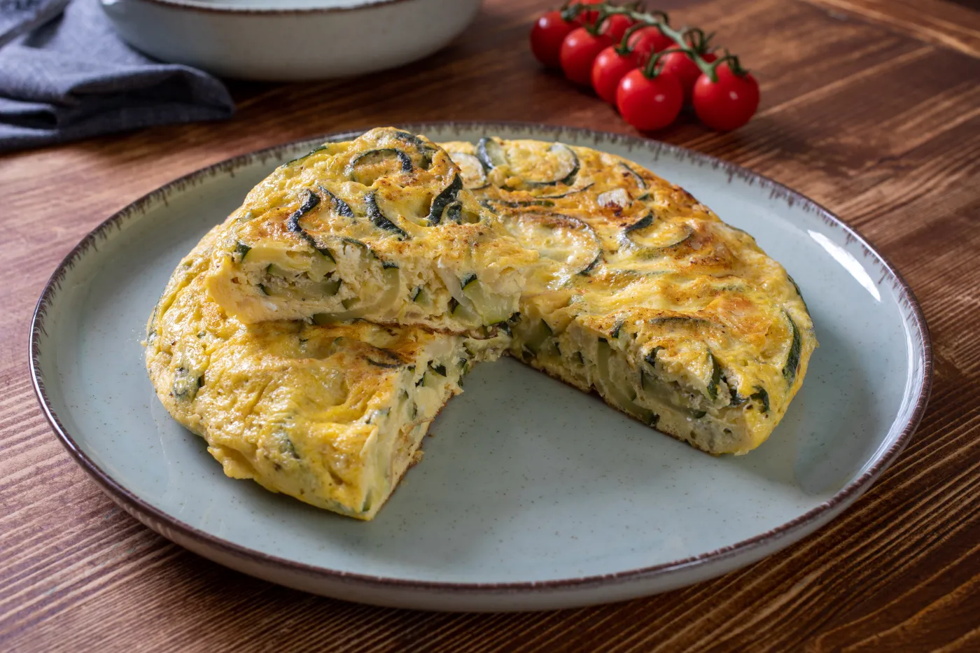 Pyszny obiad na środę. Podajemy przepis, Ty gotujesz. Pieczony omlet z cukinią i serem