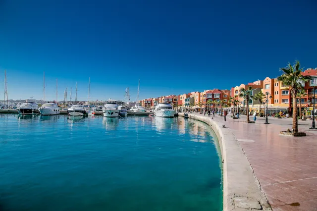 Wypadek w Egipcie. Ucierpieli turyści z Polski, przewieziono ich do szpitala