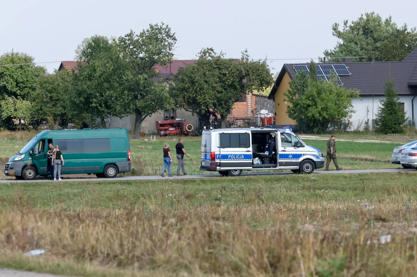 Dron spadł blisko szkoły w centralnej Polsce. Prawie 300 km od granicy
