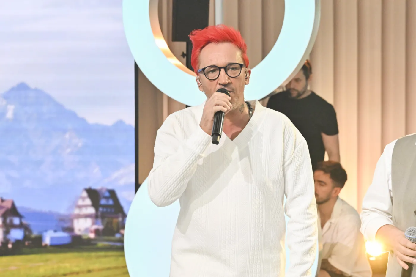 Nie do wiary, jak na scenie wystąpił Michał Wiśniewski. Damskie szpilki to początek [FOTO]