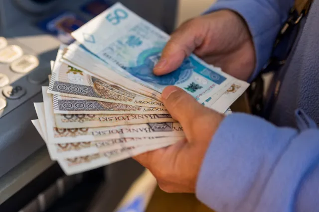 Jaka emerytura po 15 latach pracy? Takie świadczenie wypłaca ZUS