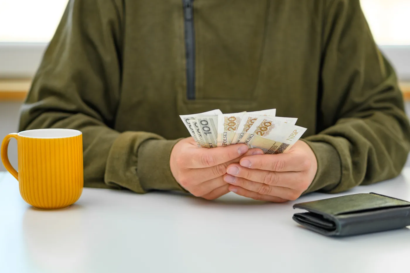 366 złotych mogą zaoszczędzić seniorzy w 2026 roku. Wystarczy przedstawić jeden dokument