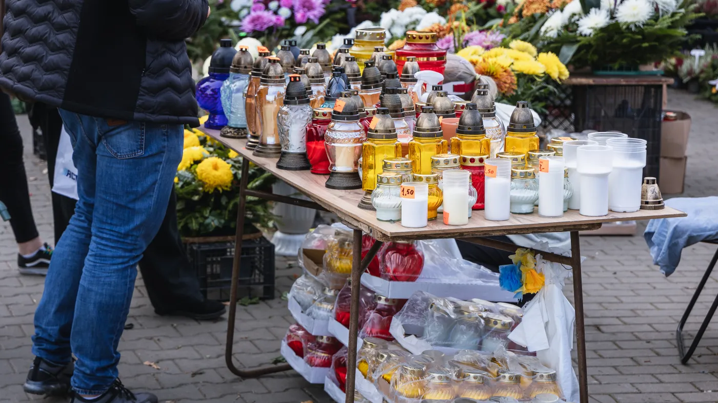 Cmentarze na Wszystkich Świętych. Niedzielski zabrał głos