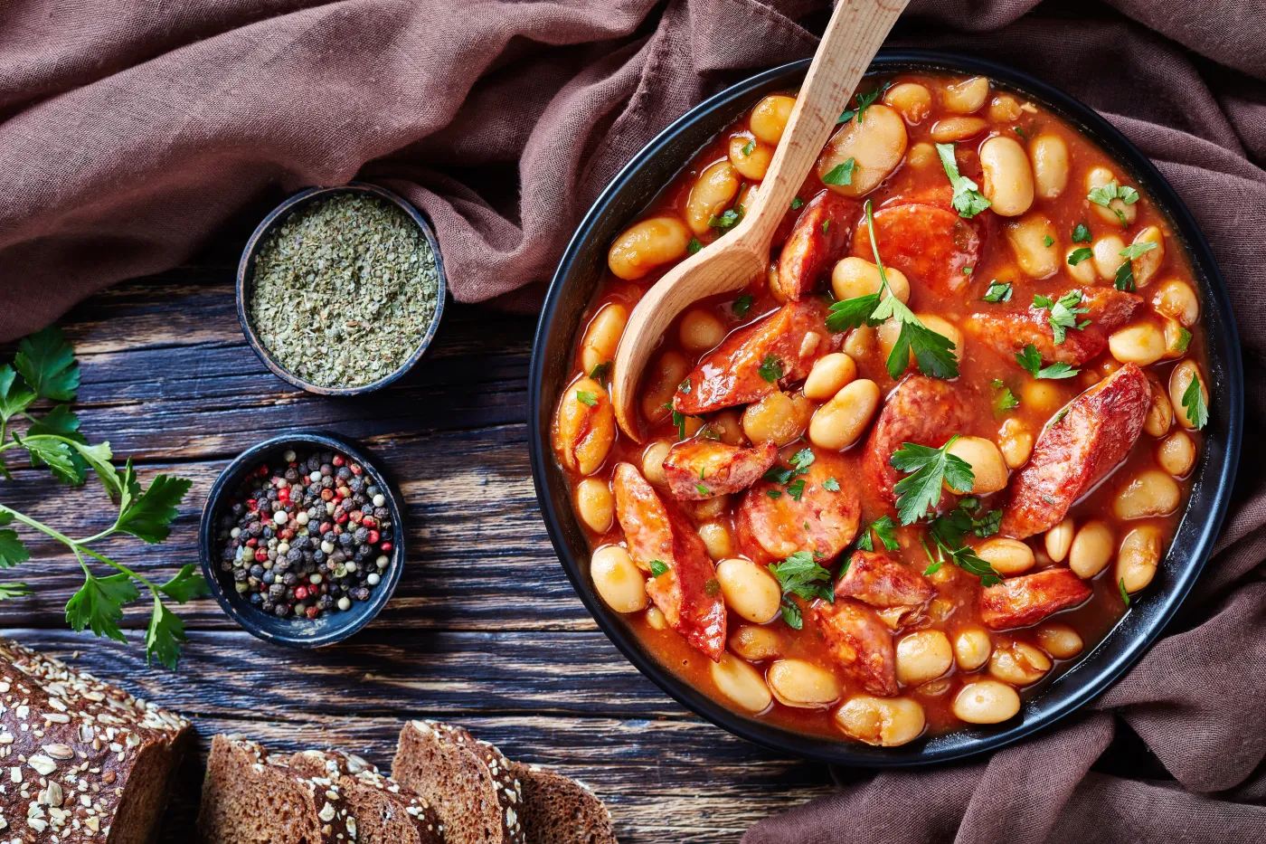 Fasolka po bretońsku z PRL. Przepis, który w tamtych czasach zawsze się sprawdzał