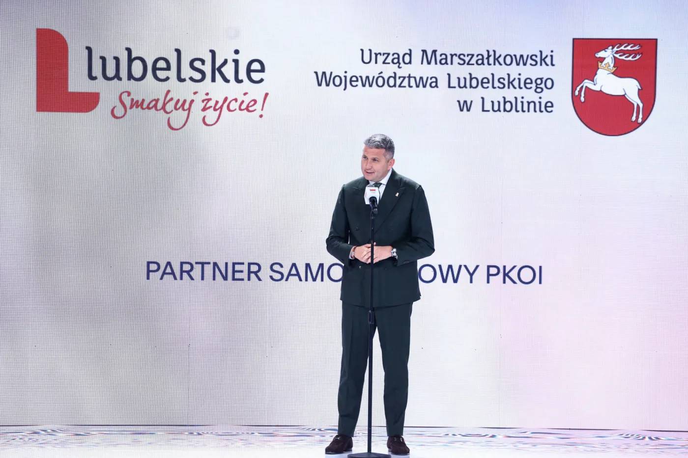PiS nie opuszcza swoich. Stąd płyną miliony zł dla Piesiewicza i TV Republika
