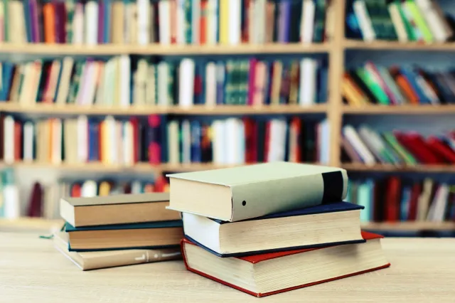 Te kryminały z 2025 r. koniecznie trzeba przeczytać. 10 światowych i polskich bestsellerów