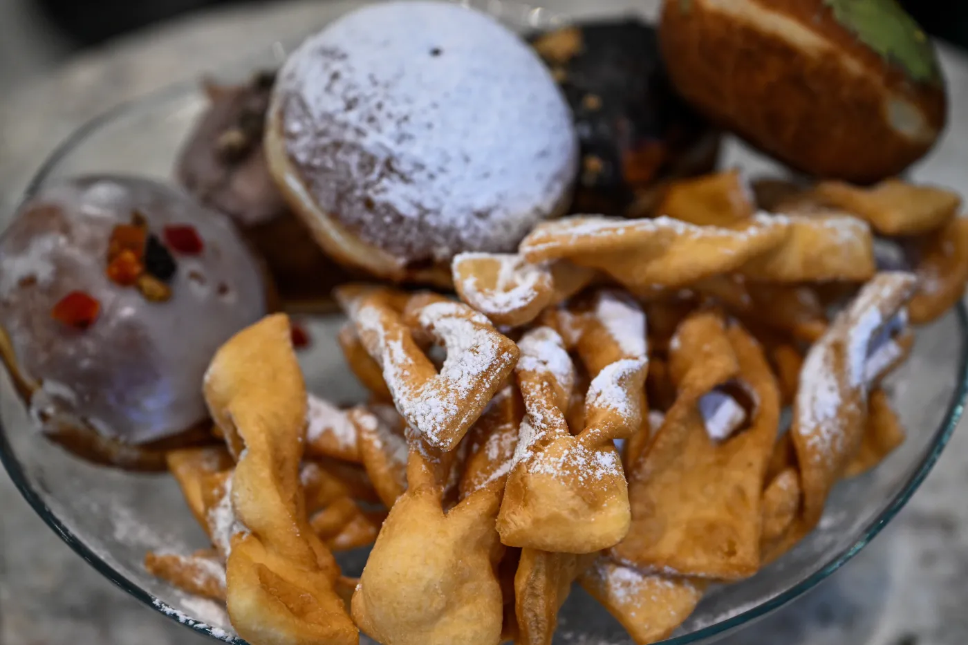 Pączek czy faworek? Który z nich to większa pułapka? Dietetyczka ostrzega