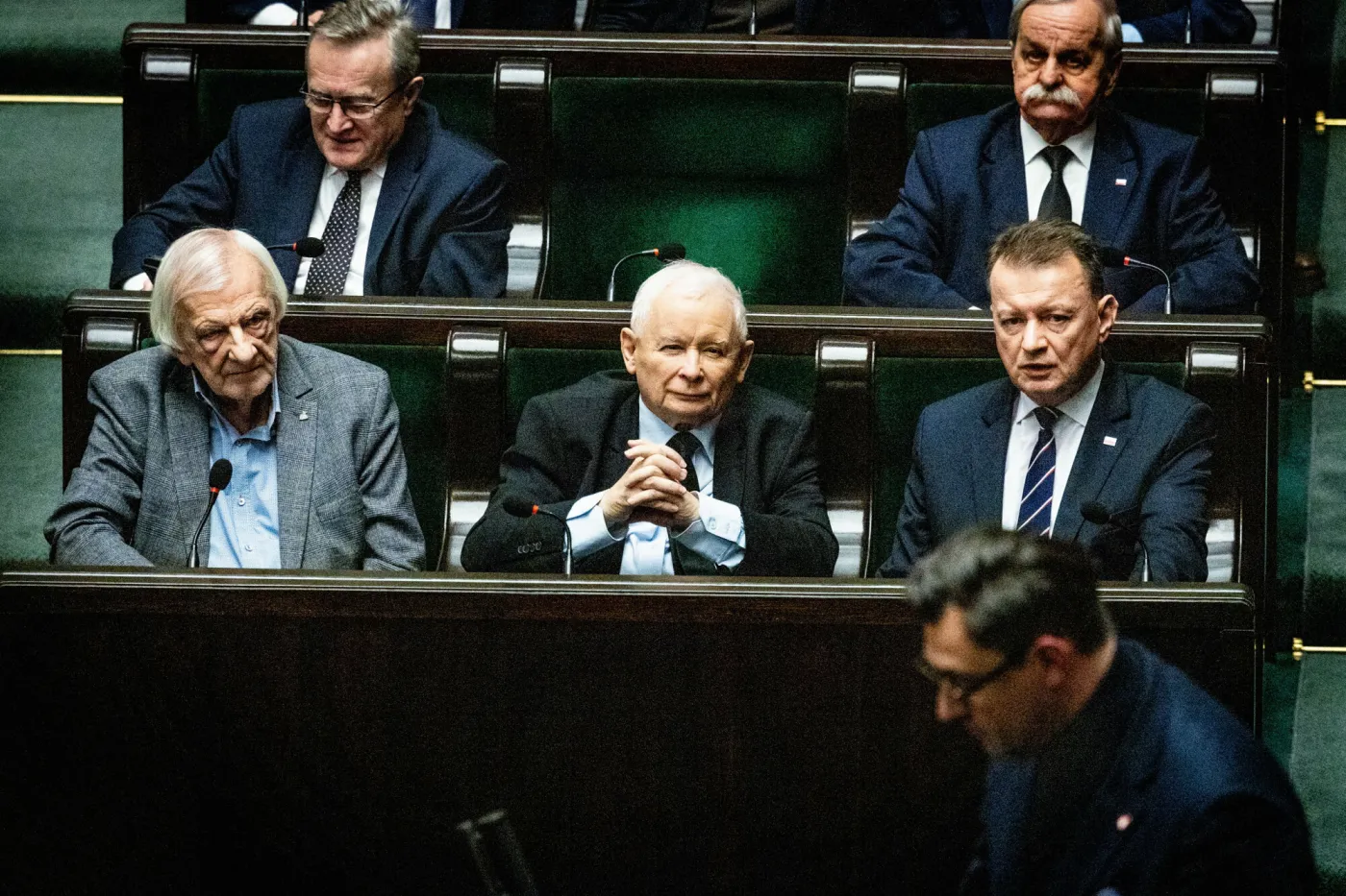 Zaskakująca zmiana w ławach PiS. Kto teraz siedzi obok Jarosława Kaczyńskiego?