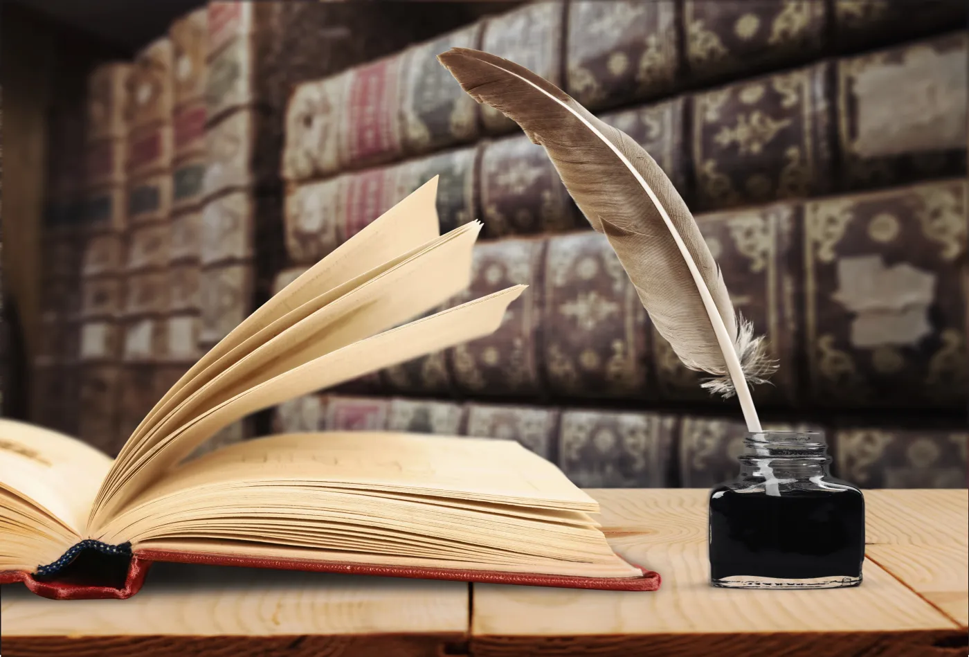 Old,Quill,Pen,,Books,And,Vintage,Inkwell,On,Wooden,Desk