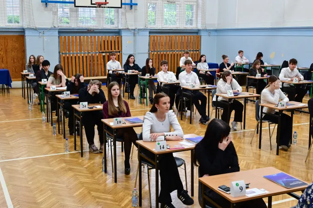 Walczy z nowotworem, ale matury nie odpuściła. 17-letnia Zuzanna zdawała w szpitalu