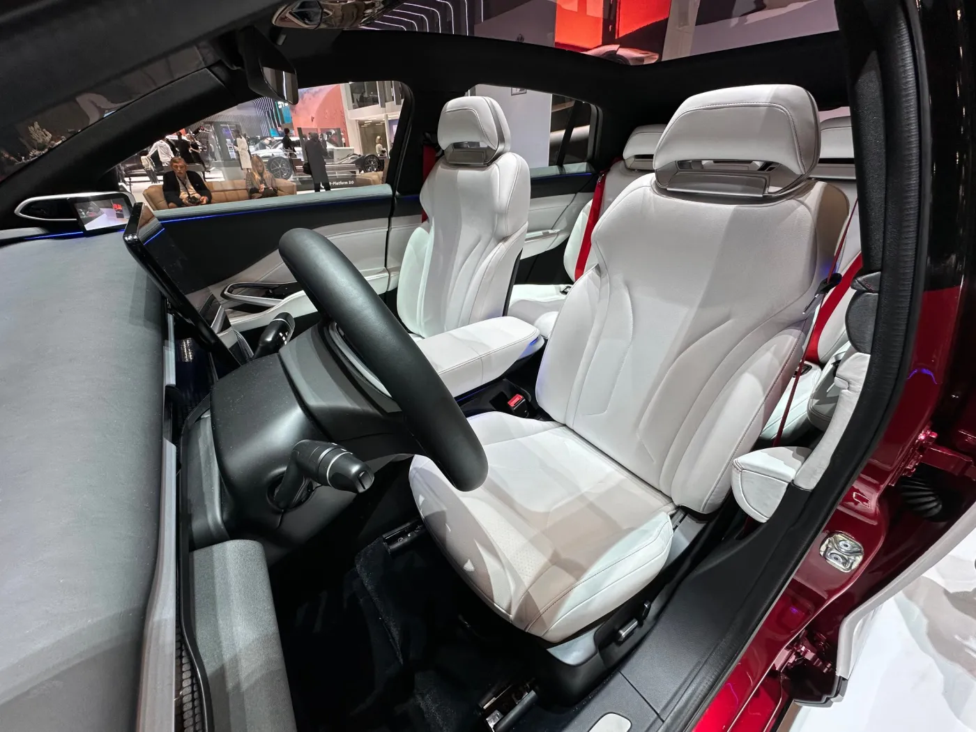 foxtron-na-stoisku-biura-pininfarina-39141652.jpeg