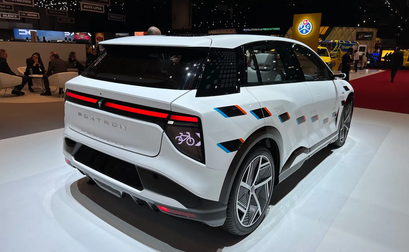 foxtron-na-stoisku-biura-pininfarina-39141653.jpeg