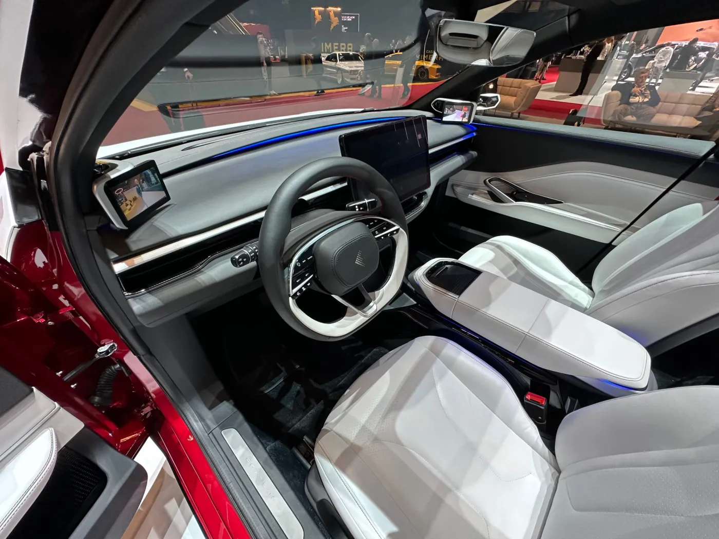 foxtron-na-stoisku-biura-pininfarina-39141669.jpeg
