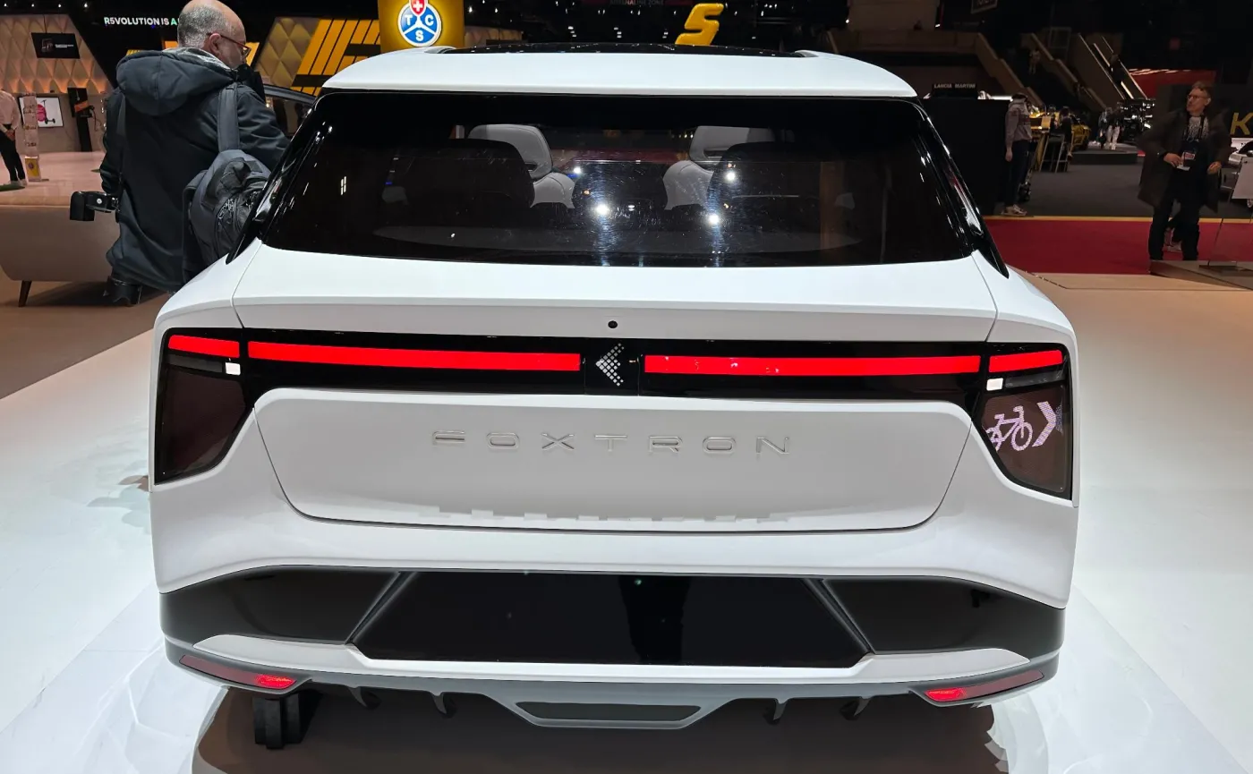 foxtron-na-stoisku-biura-pininfarina-39141686.jpeg