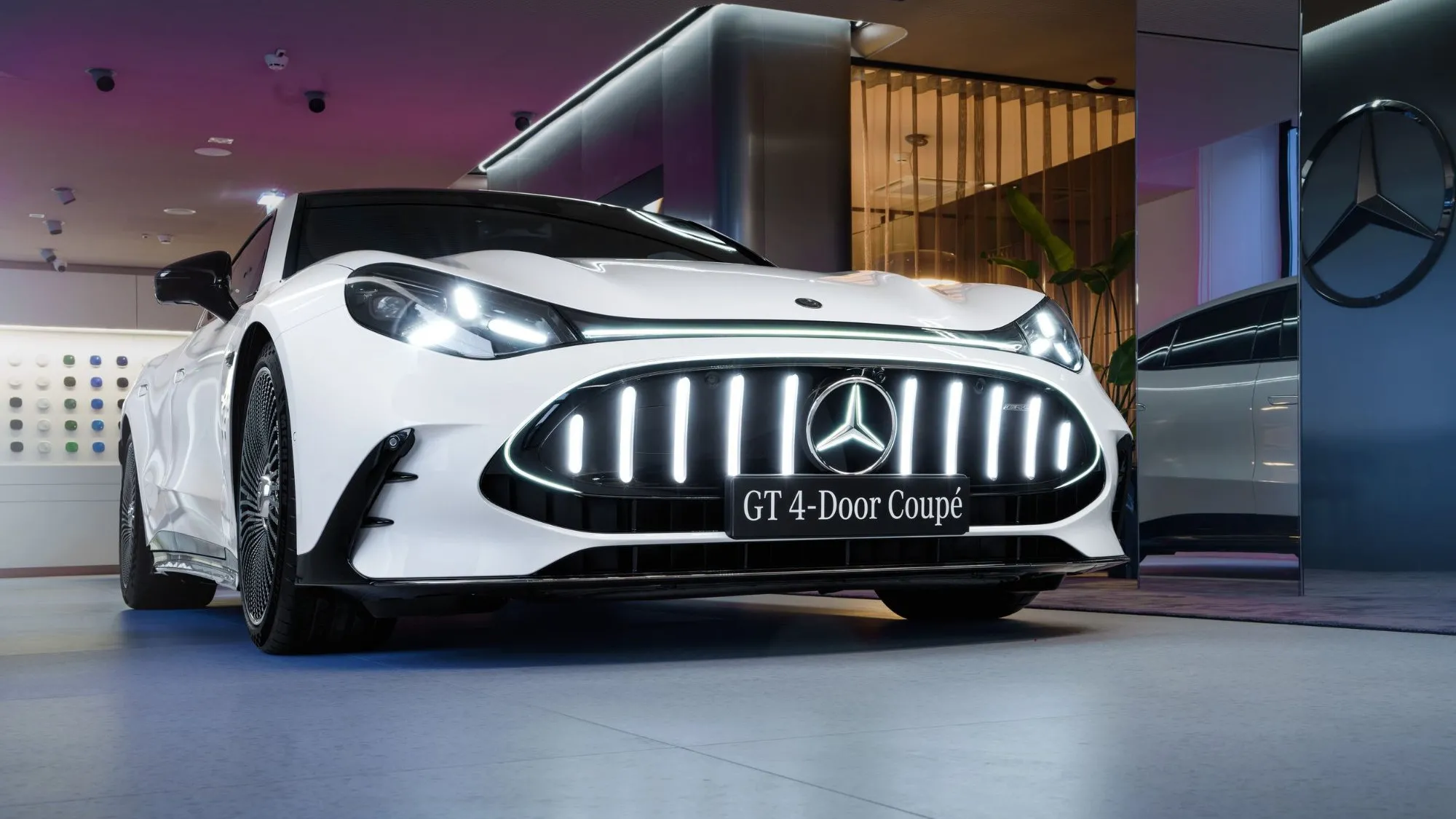 Wydał ponad 12 mln zł na jedno auto. Polacy kupują nowego Mercedesa w ciemno