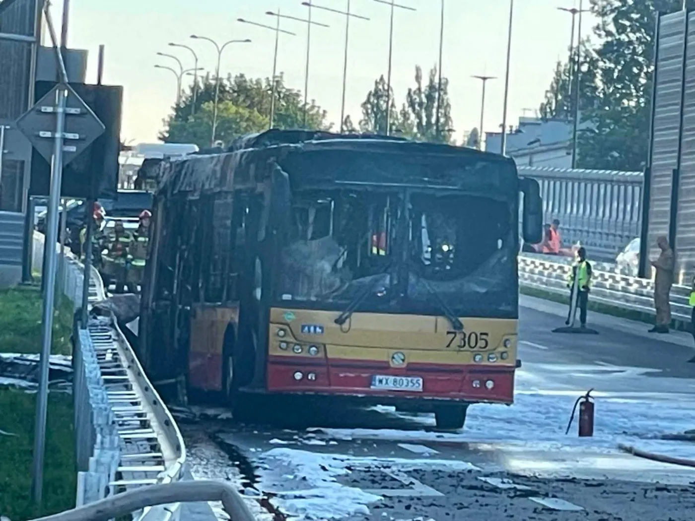 Pożar miejskiego autobusu w Warszawie