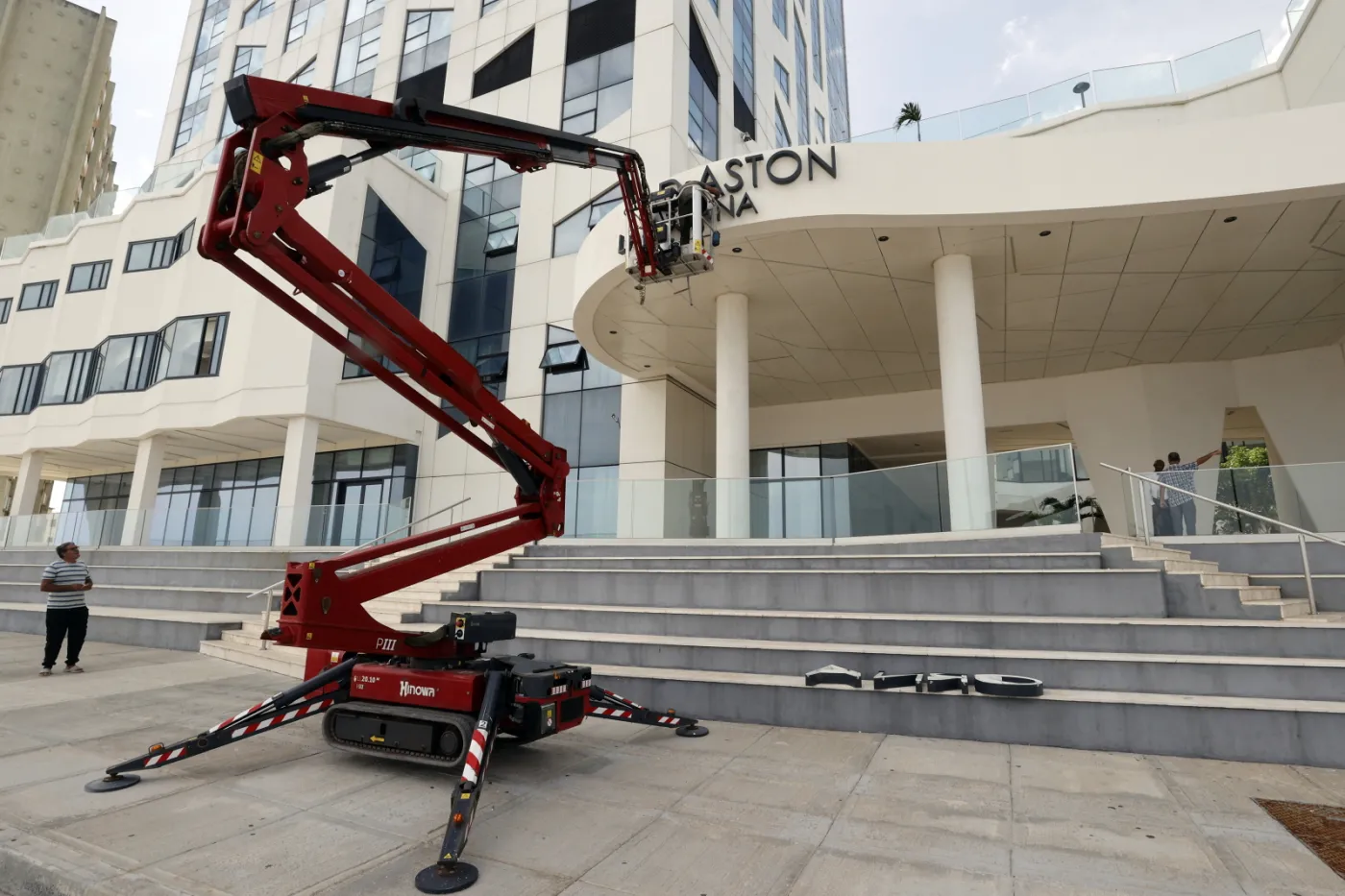 Hotel sign removed in Havana amid US pressure on Cuba