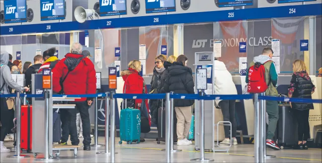 Bilet i paszport już nie wystarczą. Te kraje wprowadzają niespodziewane nakazy dla Polaków