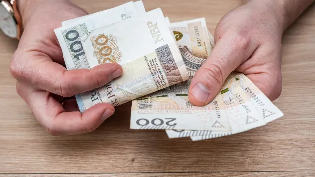 Prawie 7000 zł co miesiąc dla seniora. ZUS wypłaca dodatkowe pieniądze tysiącom emerytów