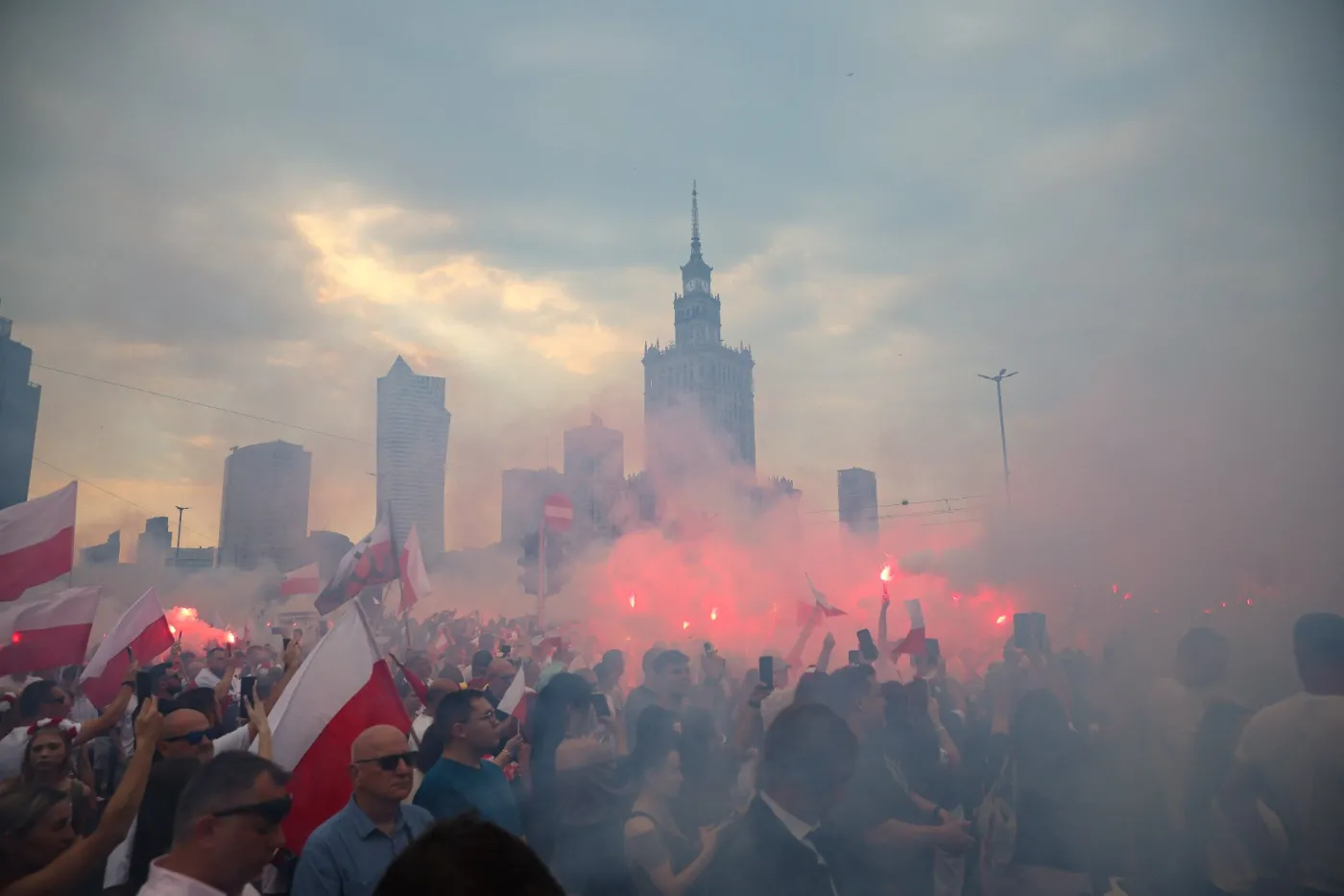 Godzina "W" zatrzymała Polskę. Tak cały kraj oddał hołd Powstańcom Warszawskim