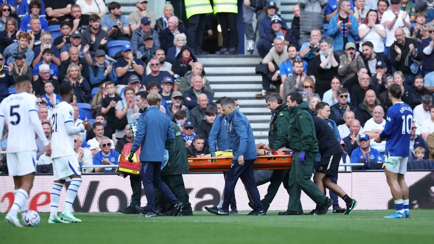 Manchester City pokonał beniaminka. Martinez z boiska przewieziony do szpitala