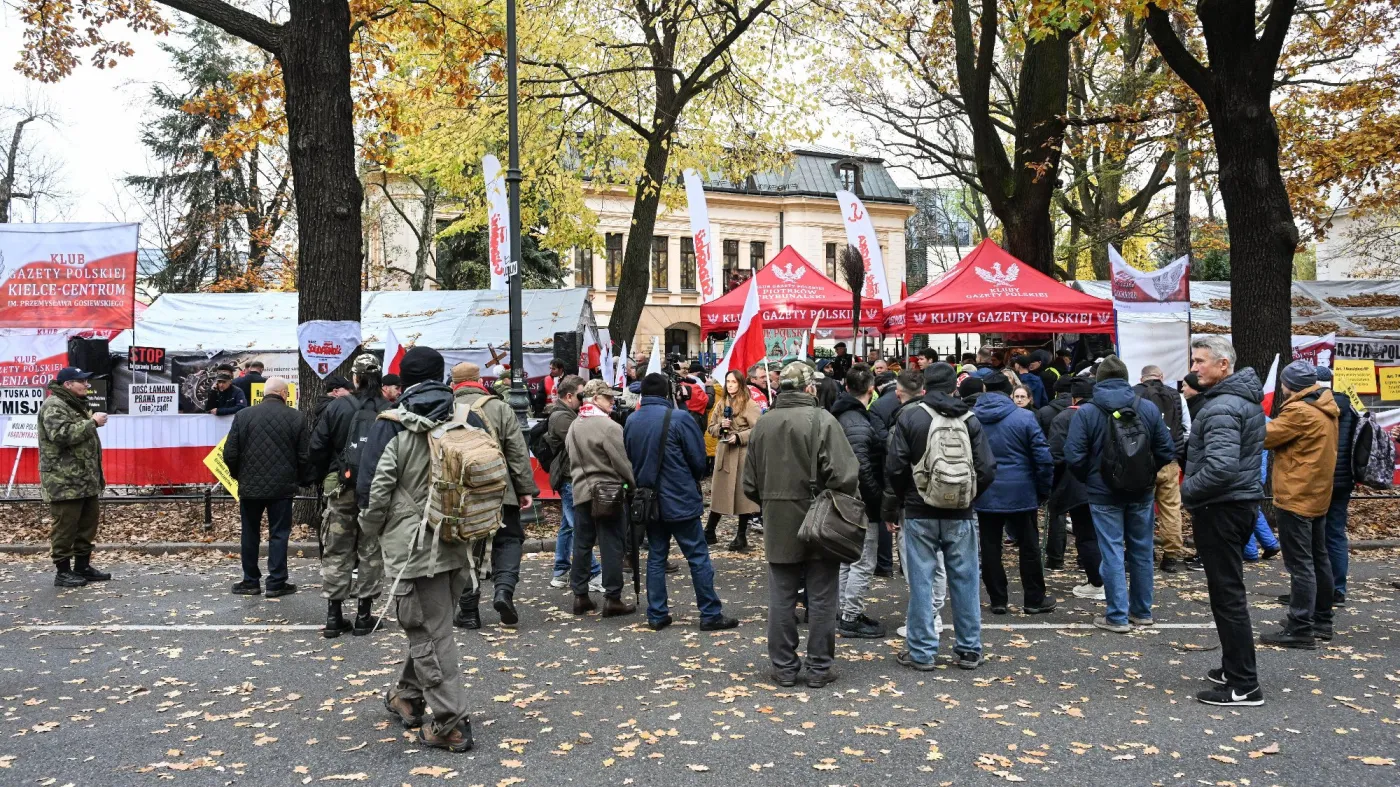 Nożownik przed Trybunałem Konstytucyjnym. Uderzył organizatorkę zgromadzenia