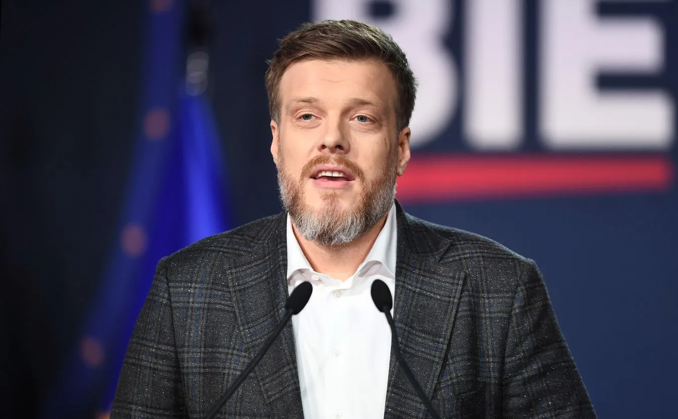 Zandberg bije w Balcerowicza: Chodzi po mediach i wygłasza tezy z kosmosu
