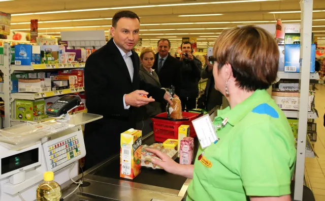 Koszyk Dudy i rajstopy Adrian. Psycholog: To jest układ [ROZMOWA]