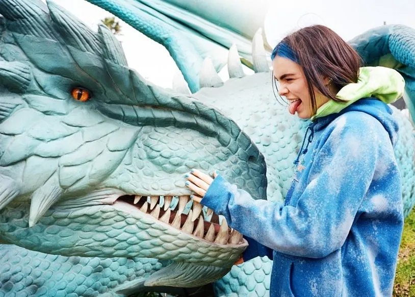 Benee hitem TikToka za sprawą "Supalonely"