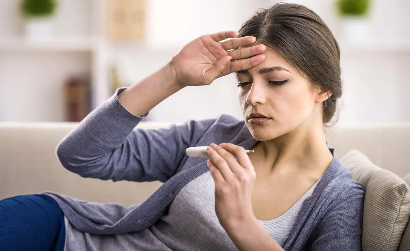 Lekarze rodzinni: koronawirus atakuje też młodych i zdrowych