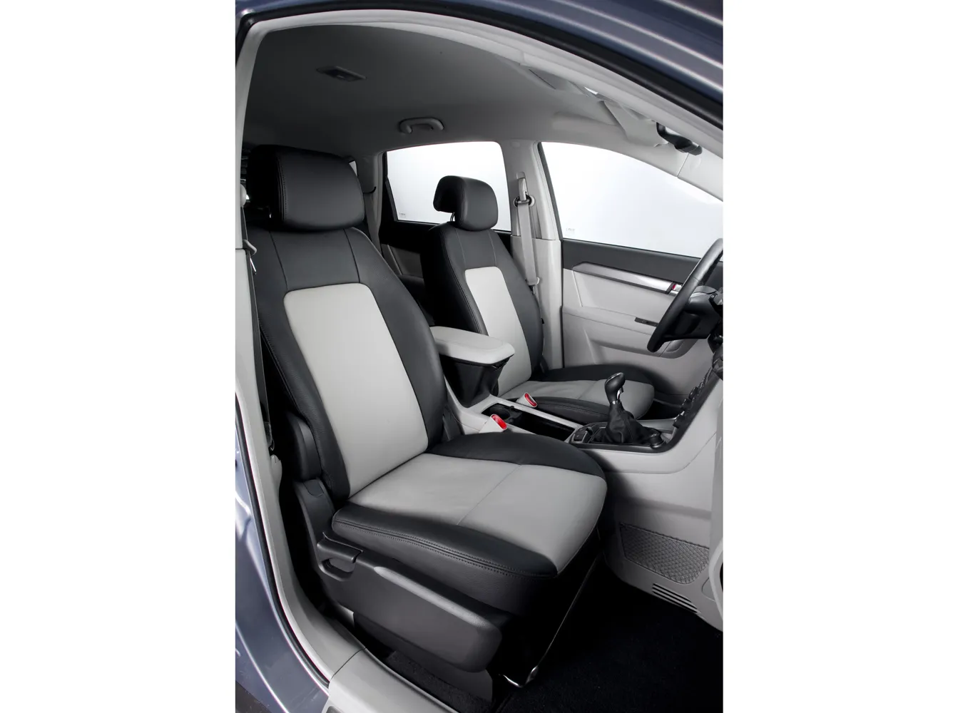 1821422-chevrolet-captiva-2011-interior-08-medium.jpg
