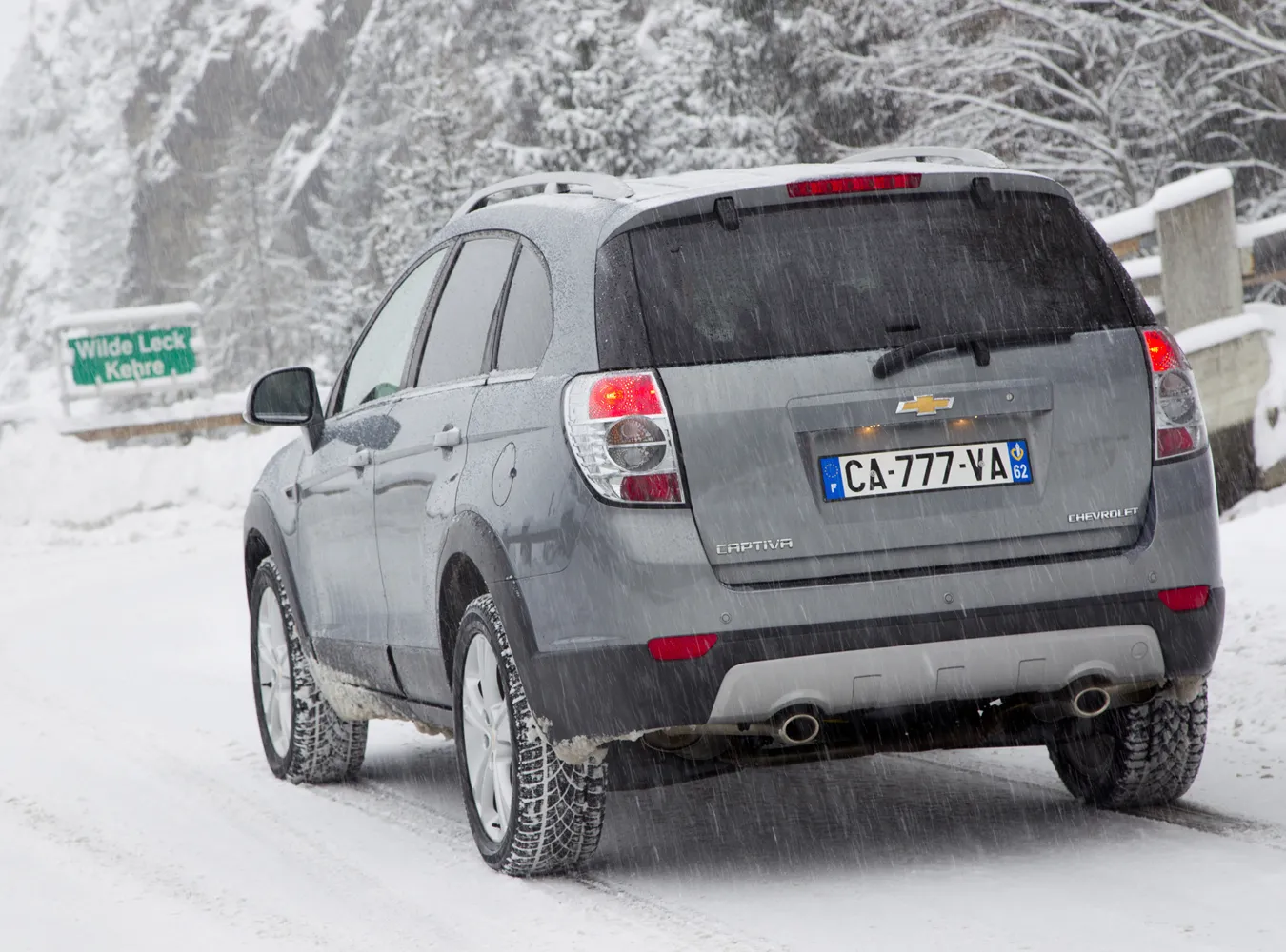 1821830-chevrolet-captiva-2011-dynamic-05-medium.jpg