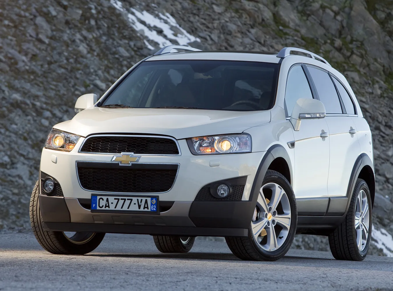 1821326-chevrolet-captiva-2011-static-11-medium.jpg