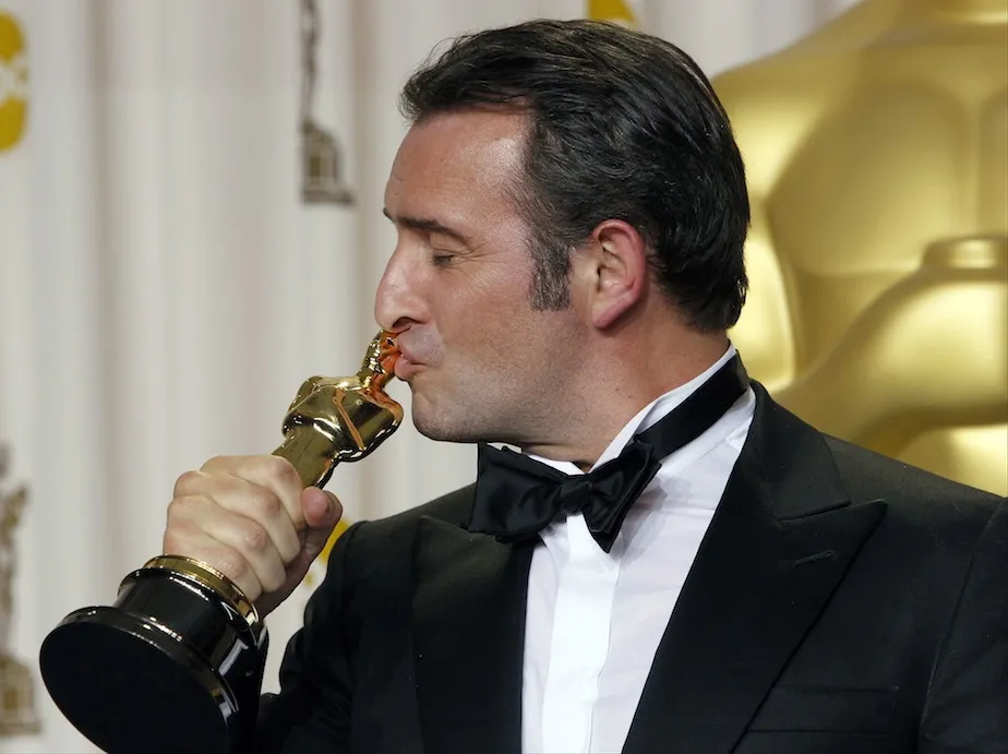 3143136-jean-dujardin-z-oscarem-dla-najlepszego.jpg