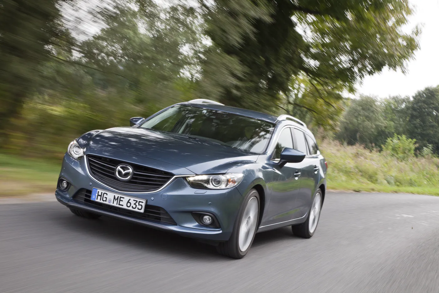 4234445-mazda6-wagon-2012-paris-action-19-jpg300.jpg