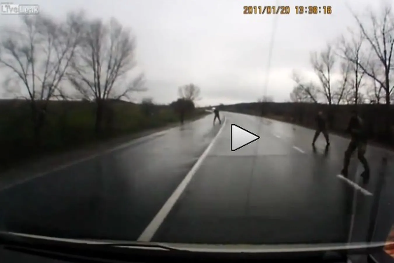 Zobacz, jak prorosyjscy bojówkarze ostrzelali samochód. WIDEO