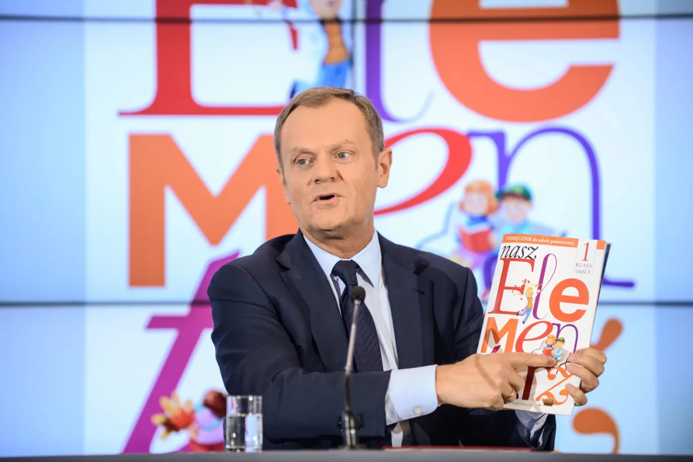 Premier Donald Tusk podczas konferencji prasowej po posiedzeniu rządu