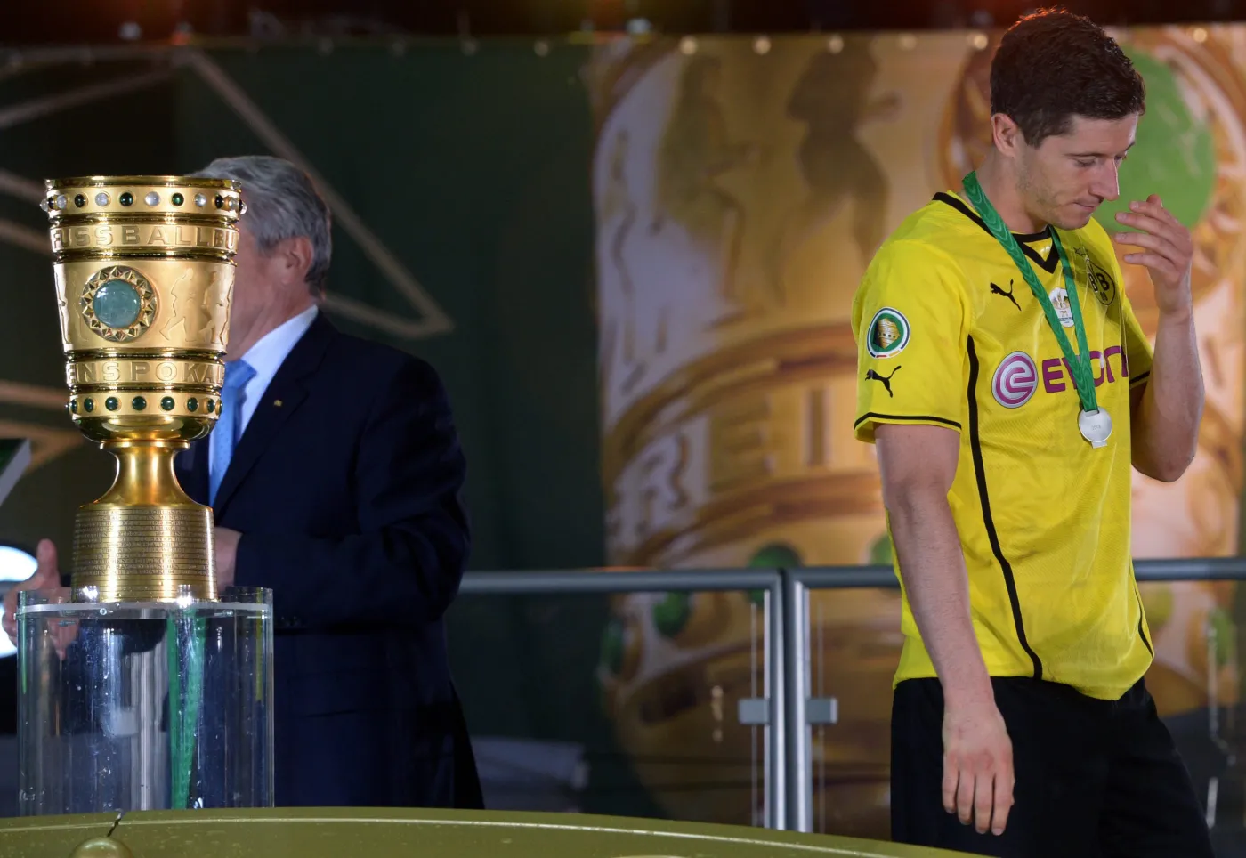 Tom Hanks oglądał Roberta Lewandowskiego. Aktor był na meczu Polaka