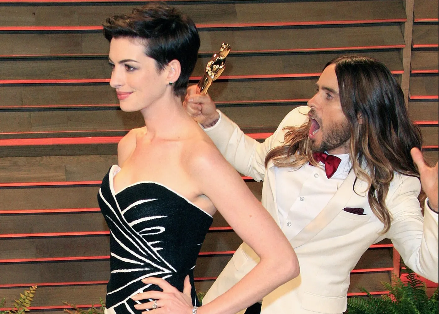 Jared Leto uszkodził swojego Oscara. Bo barierka była za twarda?