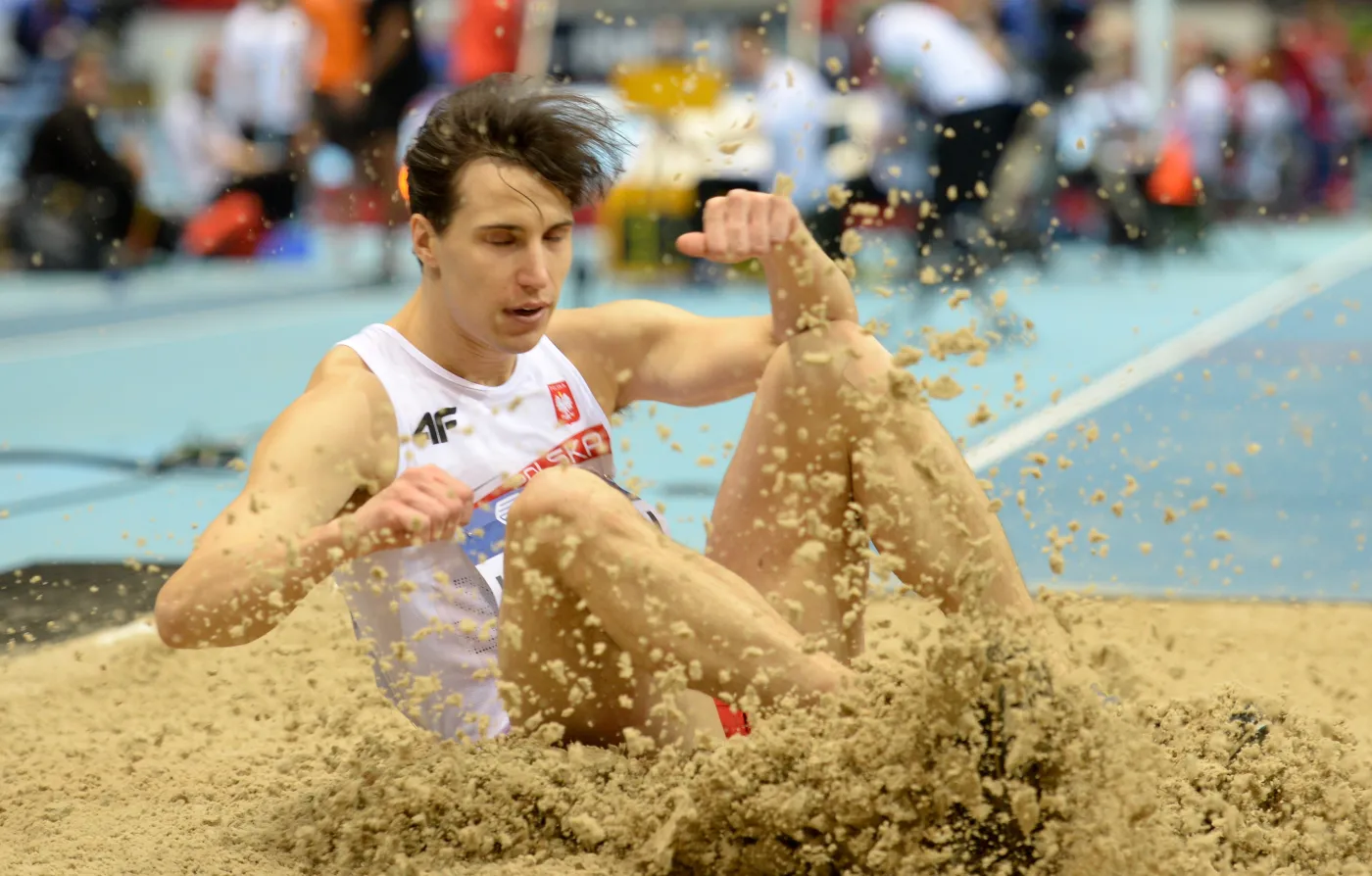 Karol Hoffmann w eliminacjach trójskoku mężczyzn podczas halowych lekkoatletycznych mistrzostw świata w sopockiej Ergo Arenie