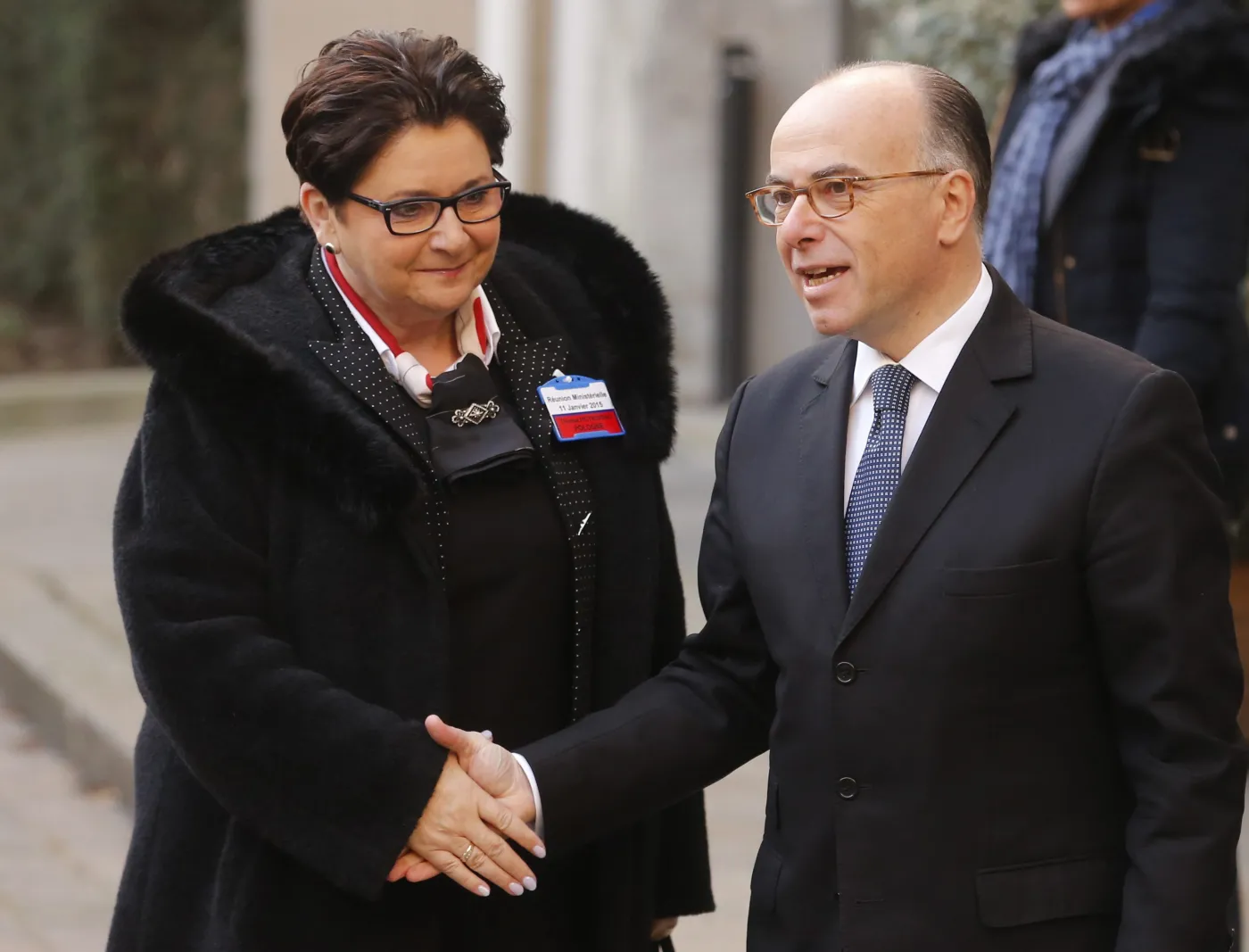 Szefowa polskiego MSW Teresa Piotrowska oraz minister spraw wewnętrznych Francji Bernard Cazeneuve