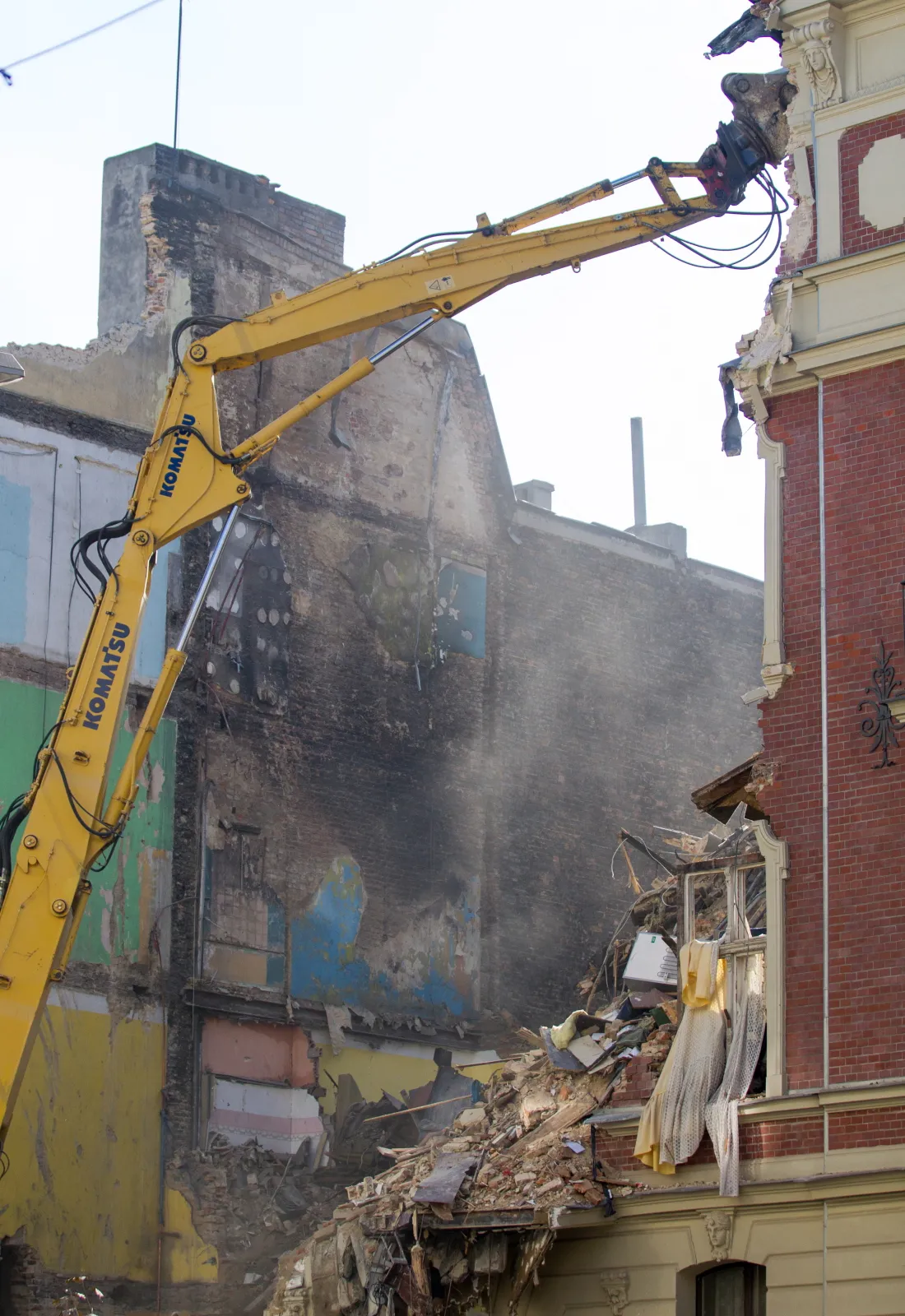 6983908-trwa-wyburzanie-kamienicy-w-srodmiesciu.jpg