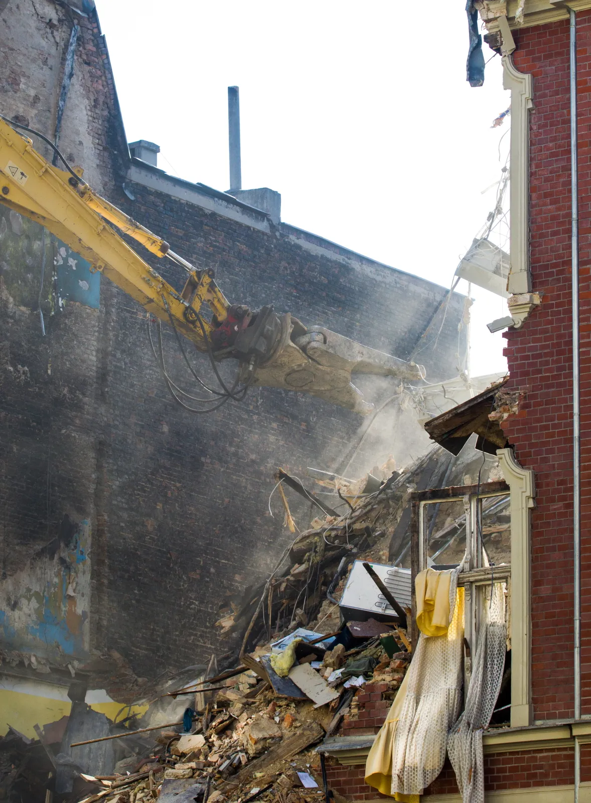 6983937-trwa-wyburzanie-kamienicy-w-srodmiesciu.jpg