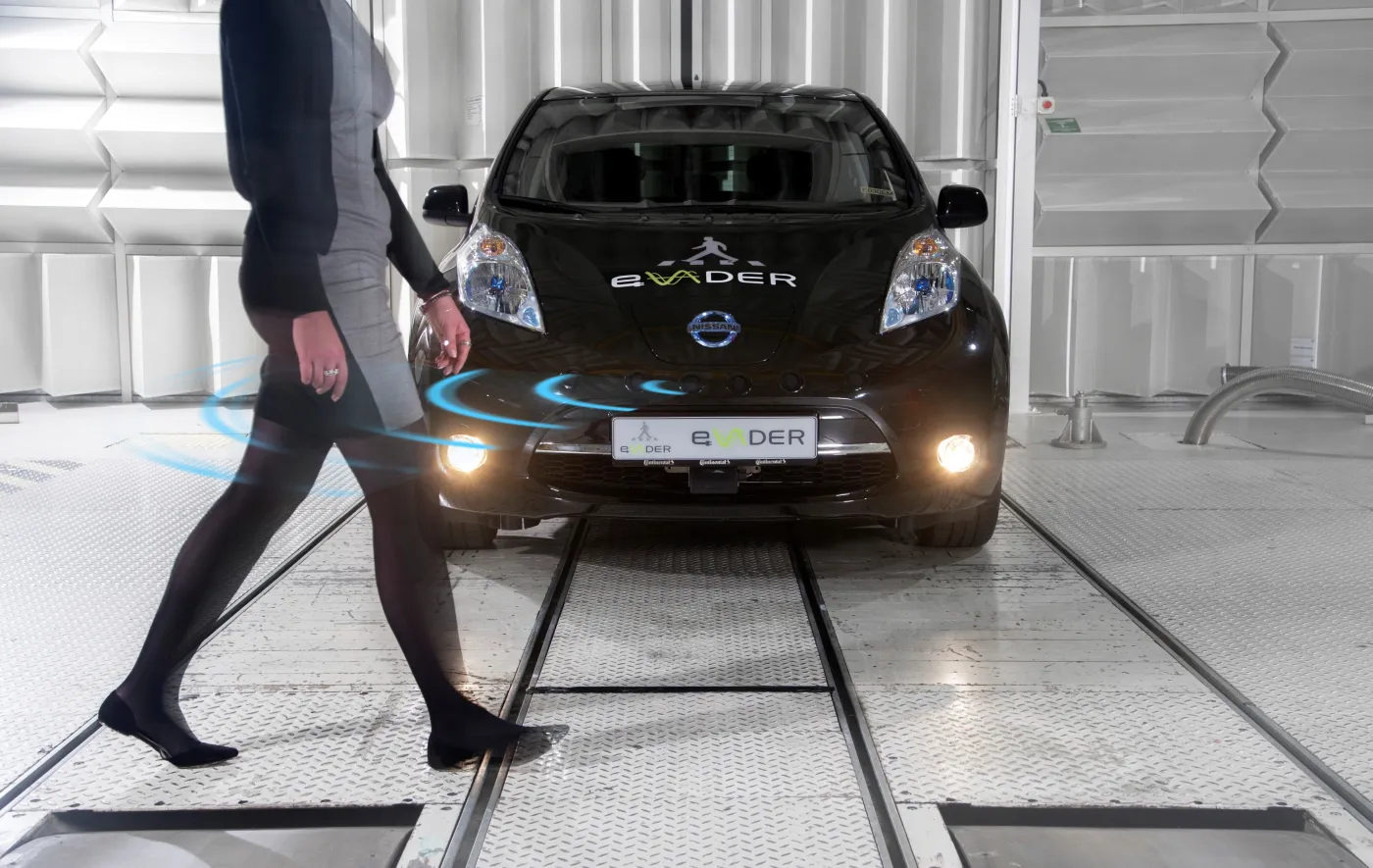 Nissan pracuje nad systemem ostrzegania pieszych